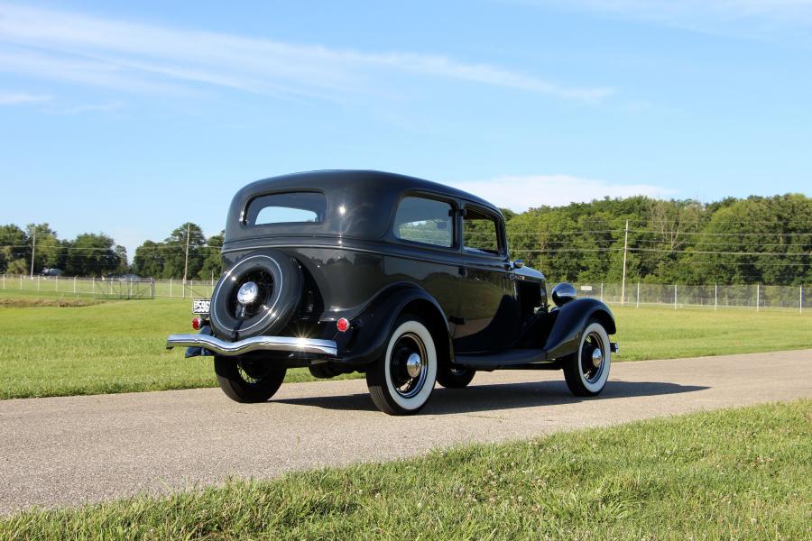  Ford V8 Deluxe Tudor Sedan (40/700) 1937 года  (фото 19 из 22)